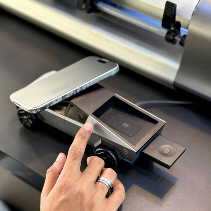 CyberDock 3-en-1 – La station de charge MagSafe futuriste pour iPhone, Apple Watch et AirPods