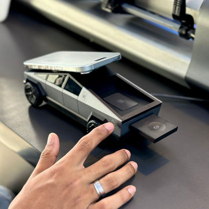 CyberDock 3-en-1 – La station de charge MagSafe futuriste pour iPhone, Apple Watch et AirPods